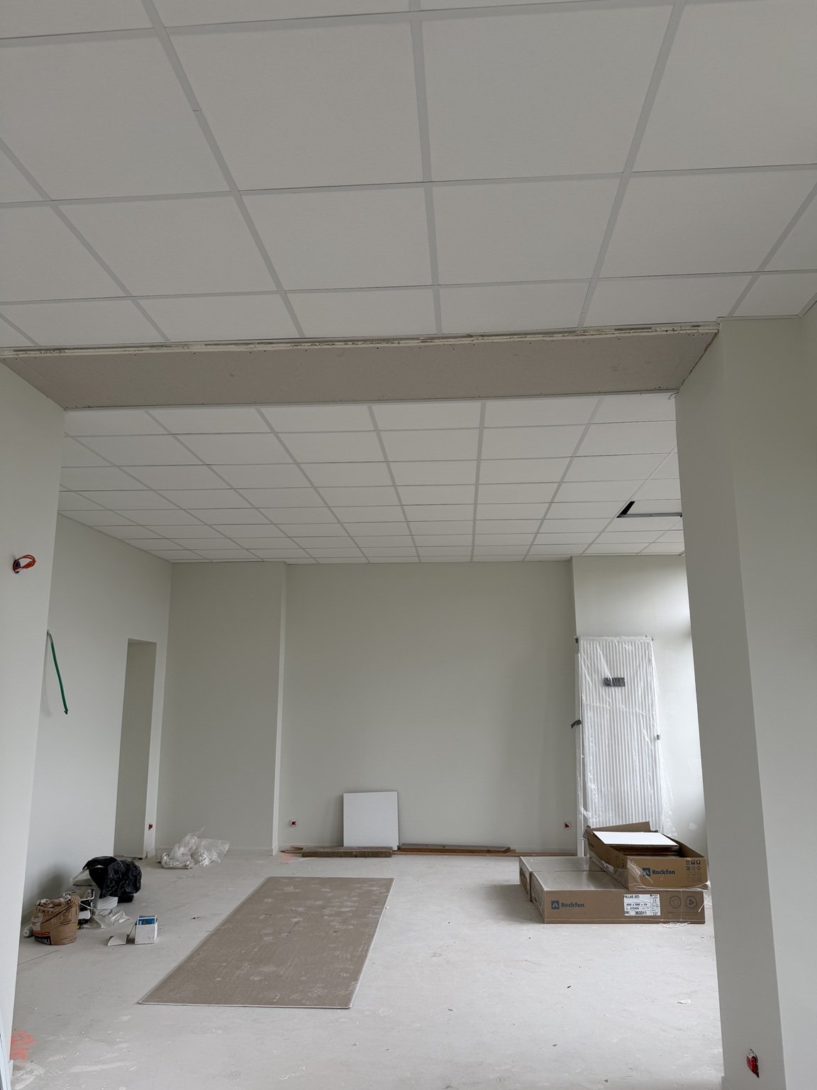 Chantier PCH ISOLATION : plafonds démontables en dalles et cloisons intérieures